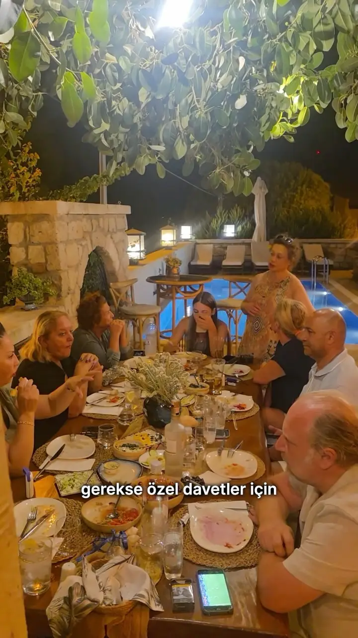Güzel sofralar, sevdiklerinizle paylaşıldığında daha da güzel… Alabora Hotel’de grup yemeklerinden özel davetlere, kutlamalardan sevdiklerinizle bir…