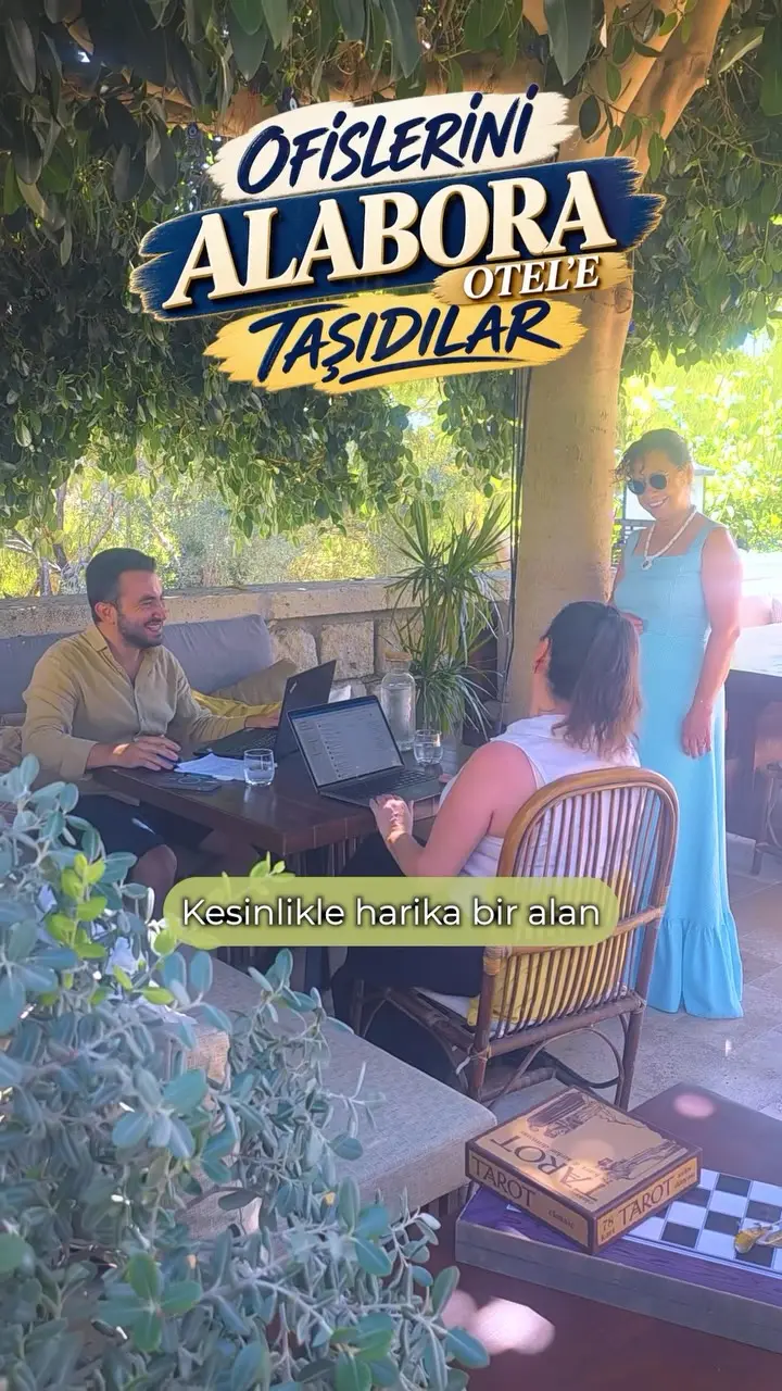 Evden çalışıyorsanız, neden eviniz biraz da Alaçatı olmasın? 💻🌿 Alabora’da ağaçların gölgesinde, serin ve sakin bir ortamda işlerinizi sürdürürken…
